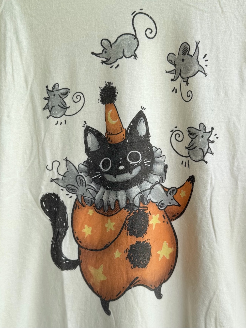 🍒💣 Circus clown kitty juggling mice t-shirt